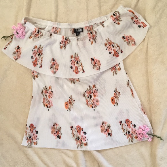 Floral Pleated Blouse - Picture 2 of 3